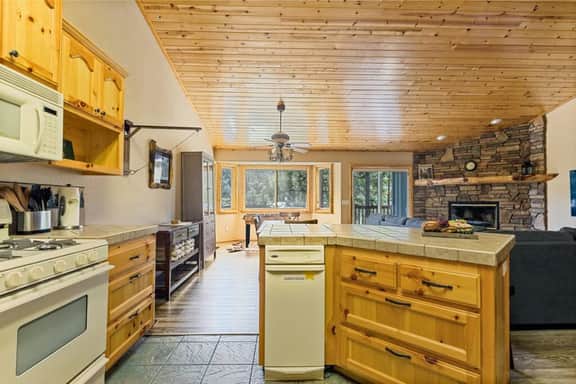 Snowy Evening Lodge | Treetop Views & Firepit