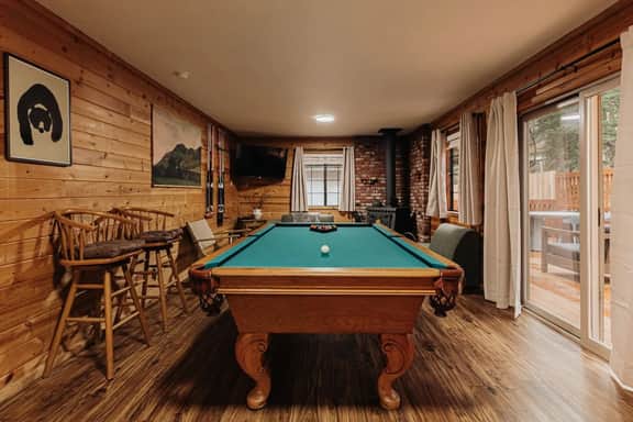 Stylish Sylvan Glen Chalet w  Hot Tub, Pool Table