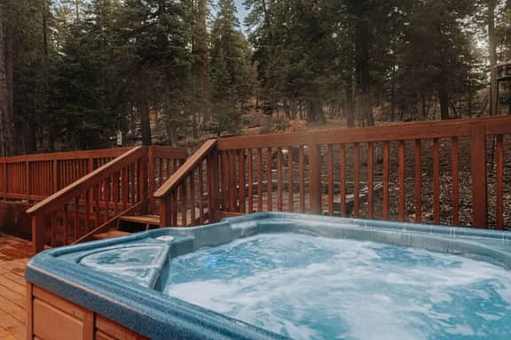 Stylish Sylvan Glen Chalet w  Hot Tub, Pool Table
