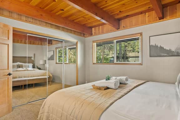 Timber & Tide Retreat in Fox Farm w Hot Tub & Games