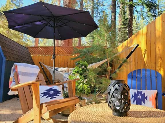 We love dogs! Ice Cold A/C - Hot Tub - Karaoke