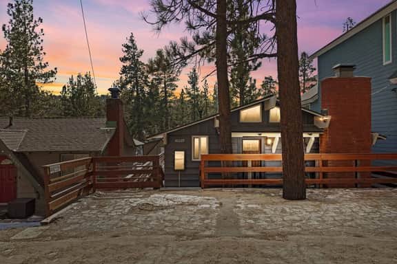 Wild Heart Cabin - Pool Table, Hot Tub, EV Charger