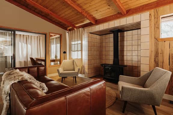 Wildwood Chalet, 5 Mins to Ski Resorts w/Game Room