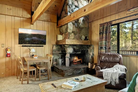 The Silver Coyote, w/ Bear Mtn Views & Firepit