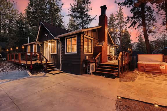 Modern Retreat | Spa, EV, Mountain Views & BBQ