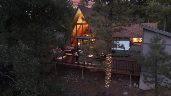 Treehouse Cottage A-Frame + Games + Spa + BBQ