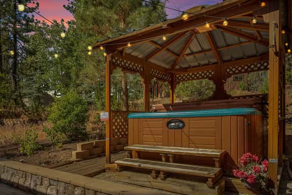 NAMU CABIN • Modern Chic Design • Spa & Gameroom