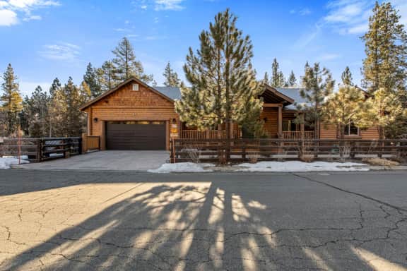 Eagle Creek Hot Tub, Game Room, Private Sled Hill
