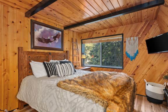 A Frame Slope Chalet |Mountain Views and Hot Tub