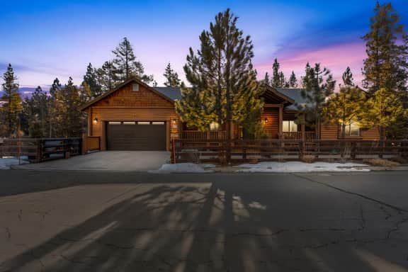 Eagle Creek Hot Tub, Game Room, Private Sled Hill