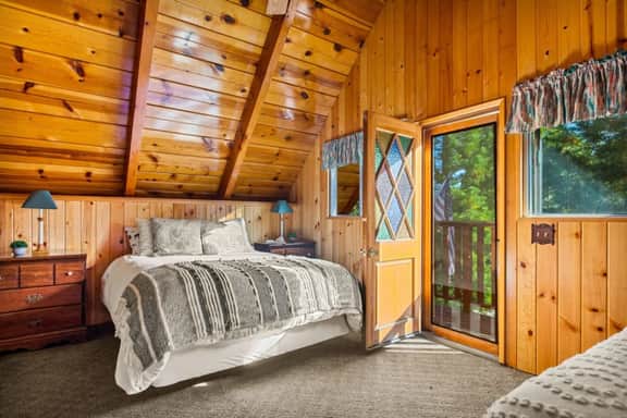 3BR Alpen Haus w Sauna, Hot Tub, Game Room & BBQ
