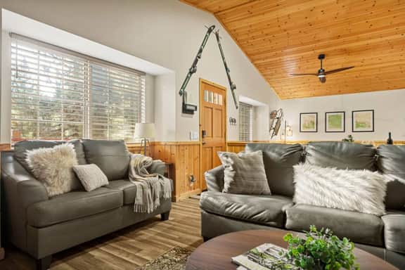 Enchanted Log Grove, Hot Tub, EV, Pool Table