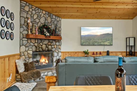 Enchanted Log Grove, Hot Tub, EV, Pool Table