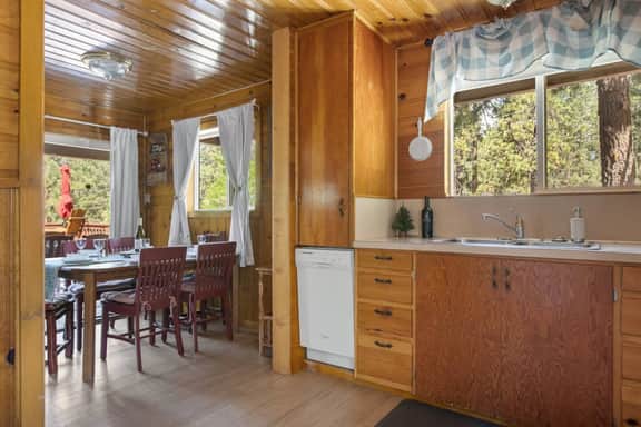 Boulder Bay Getaway | Mountain View Deck & BBQ