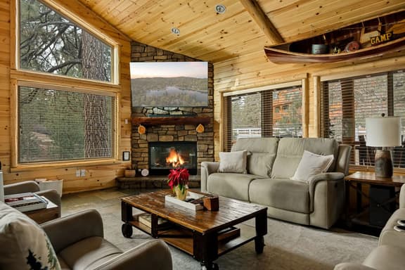 Bear Creek Lodge w/ Hot Tub near Snow Summit