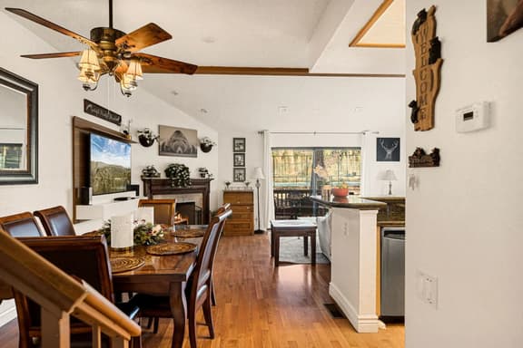 Cozy 3BR Knotty Pine, Near Lake & Trails w Deck