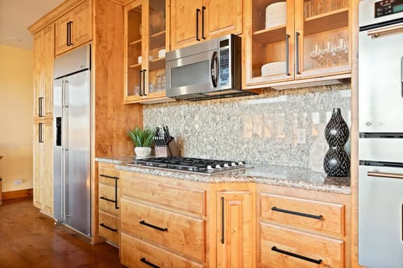 Hawk Ridge Chalet, Hot Tub, Views and Firepit