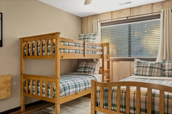 Ritz-Craterton|Spa, BBQ, Game Room, EV, Pups