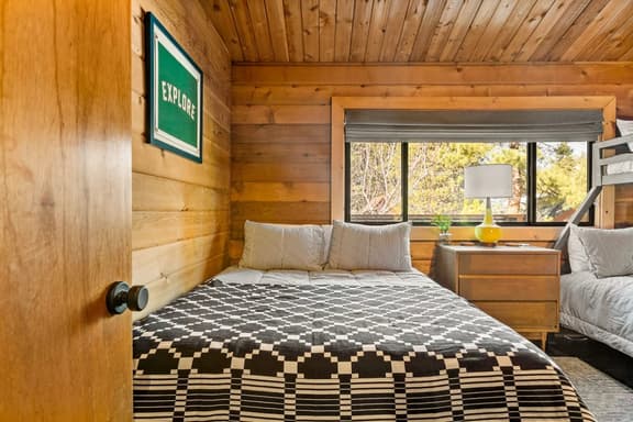 Shadow Wood Lodge, w Hot Tub near Ski Slopes