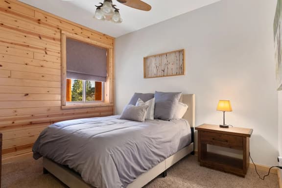 Sky High Ultimate Lodge, Hot Tub & Lake Views