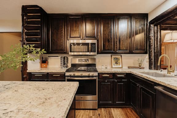 Stylish Sylvan Glen Chalet w  Hot Tub, Pool Table