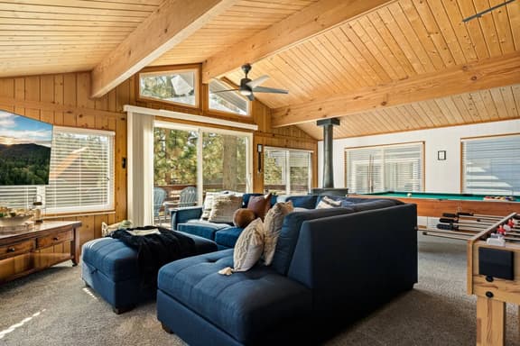 Wild Heart Cabin - Pool Table, Hot Tub, EV Charger