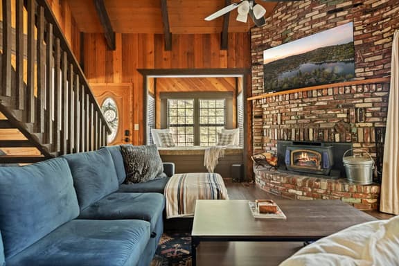 Iris Haus, w/ Hot Tub, Forest Views and Game Room