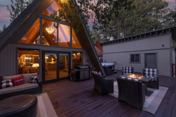 Treehouse Cottage A-Frame + Games + Spa + BBQ