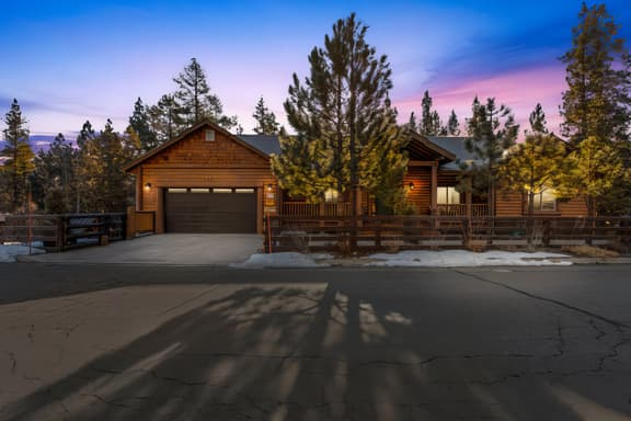Eagle Creek Hot Tub, Game Room, Private Sled Hill