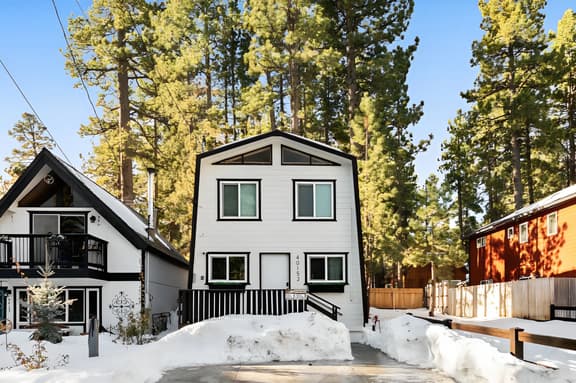 Hearthmoon Haven w Fire Pit Near Village & SPA