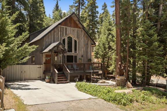 Luna Ridge Chalet mins to Bear Mtn and Hot Tub