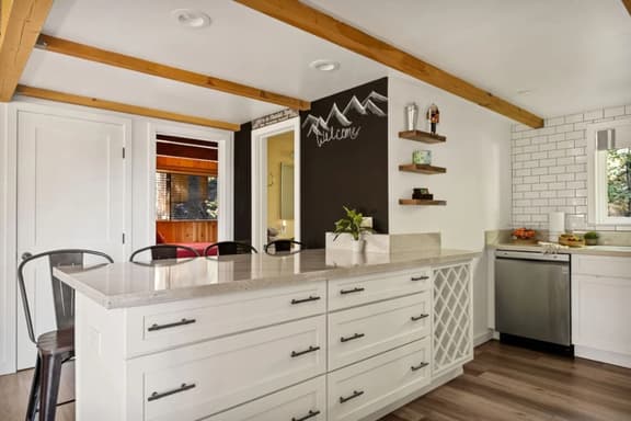 3BR Alpen Haus w Sauna, Hot Tub, Game Room & BBQ