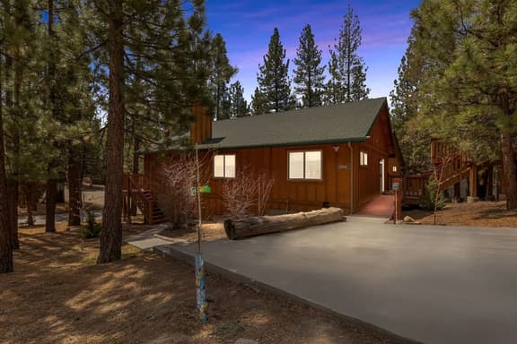 Enchanted Log Grove, Hot Tub, EV, Pool Table