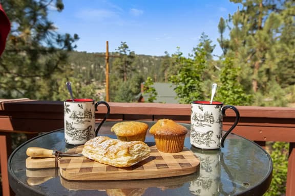 Boulder Bay Getaway | Mountain View Deck & BBQ